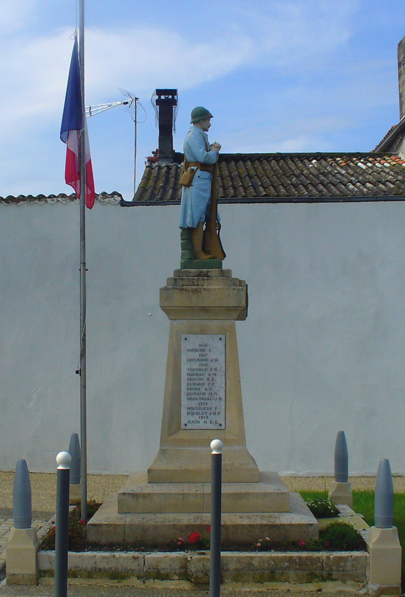 [ Histoires et histoire ] Monuments aux morts originaux Français Tome 2 - Page 30 P1080697