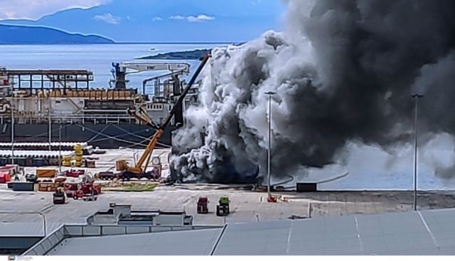 Euroferry Olympia: Αναζωπυρώθηκε η φωτιά μετά το άνοιγμα του καταπέλτη  Ploio-10