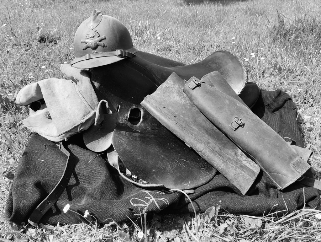 Une selle qui a voyagé... 84 ans après la retraite de juin 1940. Img_2210