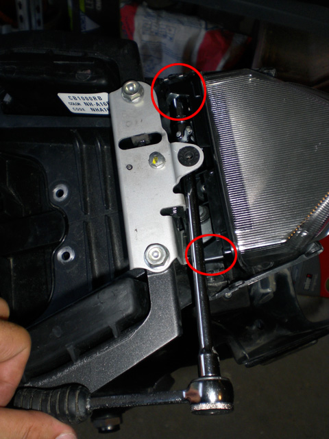 [TUTO] Installer un feu arrière avec clignotants intégrés Cimg0212