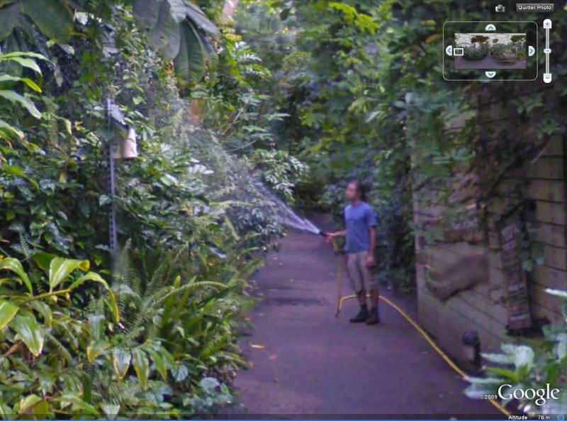 STREET VIEW : les gens en chaussettes noires ! - Page 13 Chauss11