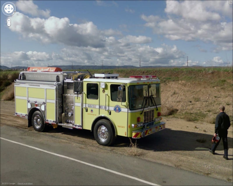  STREET VIEW : les camions de pompiers  - Page 4 Pompie11