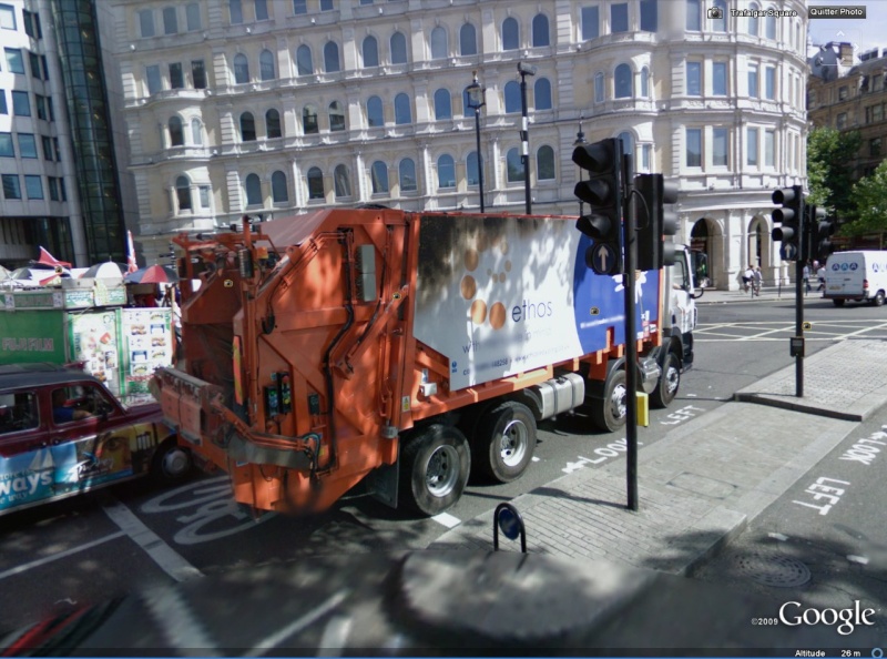 STREET VIEW : Les camions-poubelles, sujet glamour ! - Page 2 Poubel10