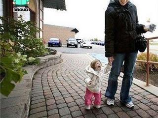 أقصر و أصغر طفلة في العالم .. 1110