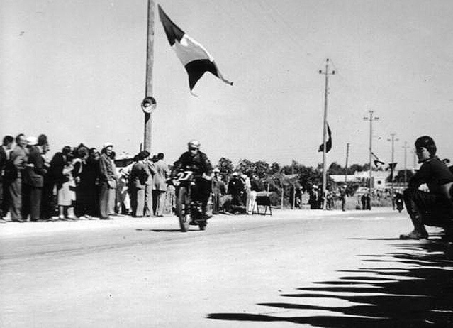 سباق الدراجات النارية سنة 1952 Motos310