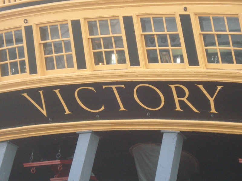 Cherche photos de proue du HMS Victory Hms_vi16