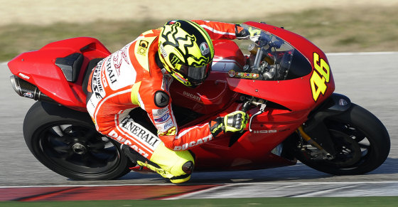 Rossi teste son épaule sur une Ducati 1198 SP. 1995_a10