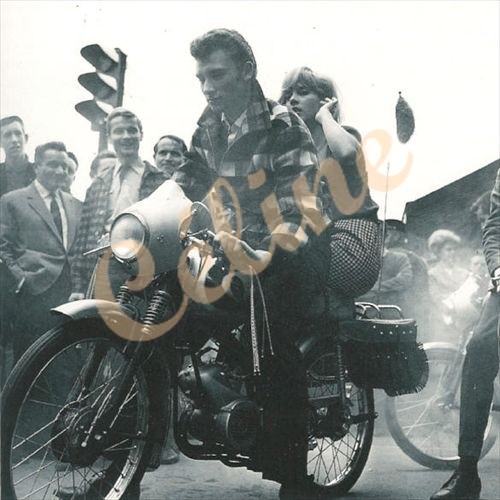 Johnny et les motos - Page 2 Moto0010