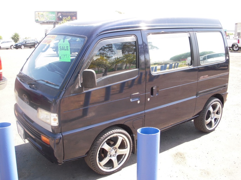 Japanese Kei cars converted to look like vintage American vans. Dscn2811