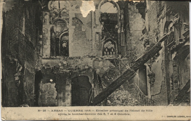 ARRAS - Guerre 1914, Escalier principal de l'Htel de Ville Arras010