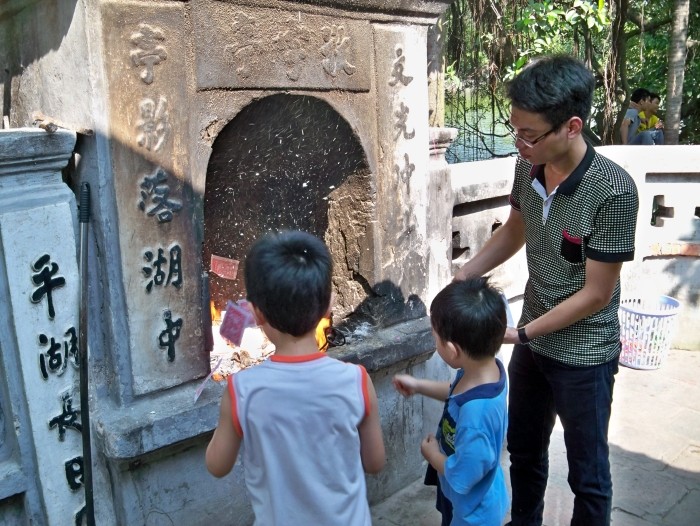 Vietnam 2012: "Ten toi la Momi" Resize72