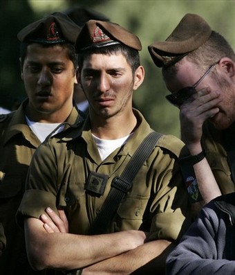 أنظروا كيف يبكي جند بني صهيون كالنساء .. 82210