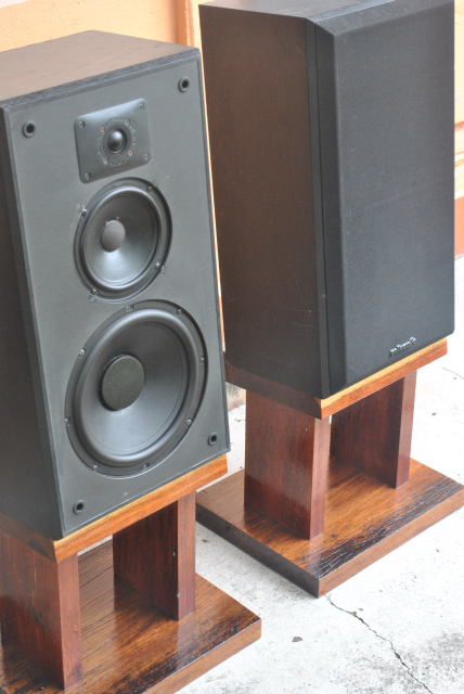 polkaudio Monitor Series M7 speakers (used)reposted Dsc_5912
