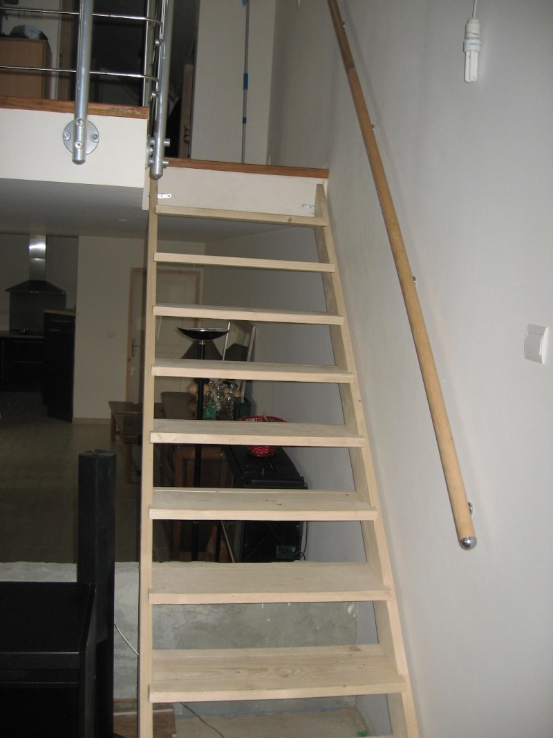 peindre un escalier en pin brut Escali10