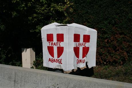Cinq radars recouverts de la Croix de Savoie Ce-ne-10
