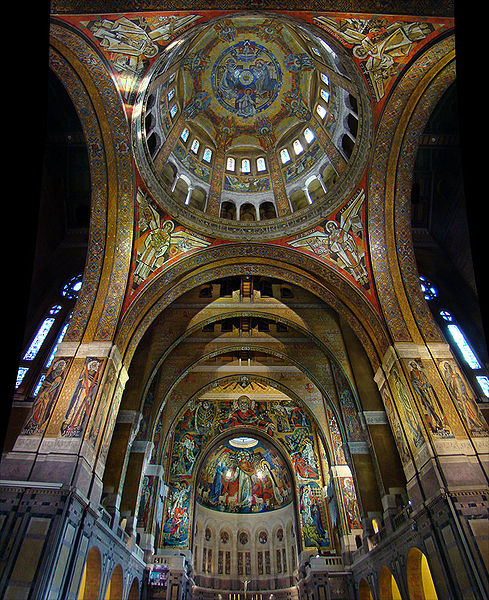 Basilique Sainte-Thérèse de Lisieux 489px-10