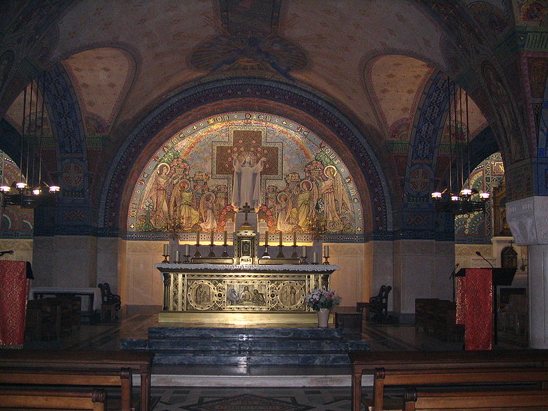 Basilique Sainte-Thérèse de Lisieux 800px-11