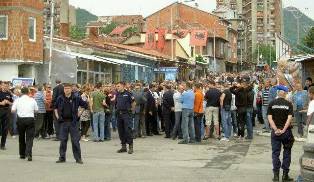 Një i vdekur dhe 10 të plagosur në protestën në veri të Mitrovicës Per-ta12