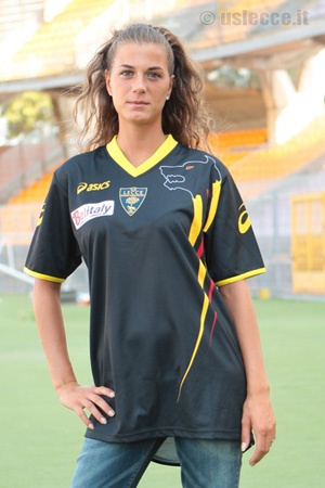 NUOVE MAGLIE LECCE STAGIONE 2010/2011 Untitl13