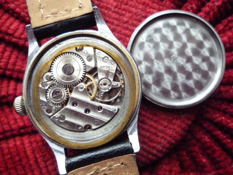  ( Montre échangée ) - " Petite " montre à échanger contre montre de même valeur, base 25 euros. ( Mécanique à remontage manuel ). Admin_16