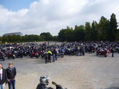 Rassemblement des motards samedi 22 février 2012 à 14 heures " parc des  expositions à Reims " contre le projet du contrôle technique sur les motos.  Venez nombreux montrer votre hostilité...
