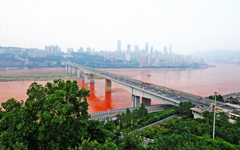 The Chinese Yangtze River Turns Red - Nobody Is Sure Why [9-7-12] China110