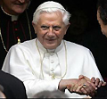Benoît XVI demande de s'engager pour la paix Pape11