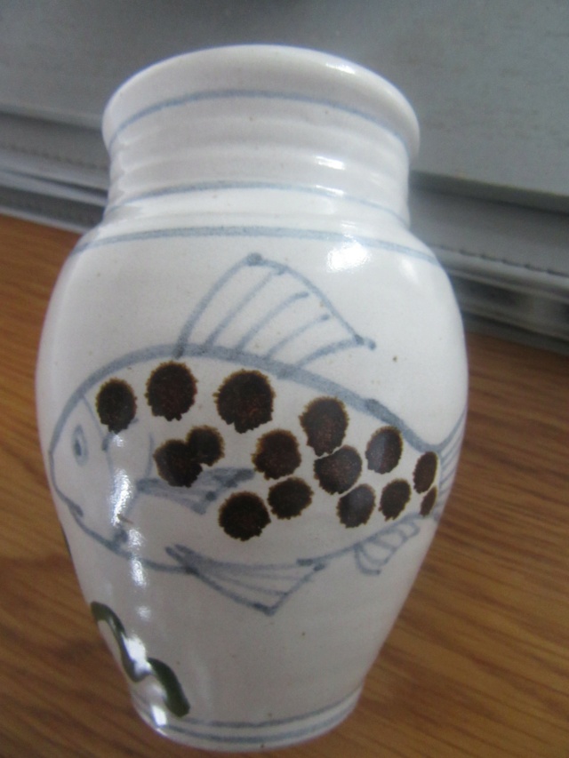 fish vase, Ted (Edward) Hughes of Burford House Pottery Worcestershire Img_0562