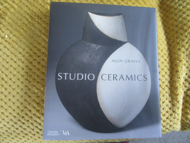 THE NEW CATALOGUE OF THE V&A STUDIO POTTERY COLLECTION 2023 Img_0959