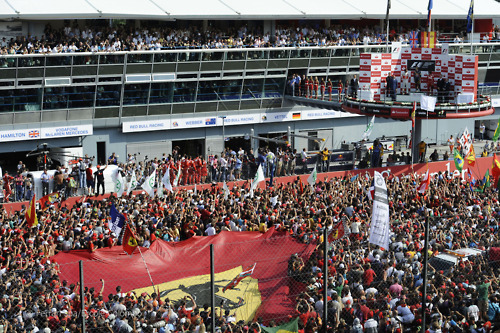 [2012]Mamma mia, déjà Monza ! Grand Prix d’Italie --> Salle d’embarquement Tifosi10