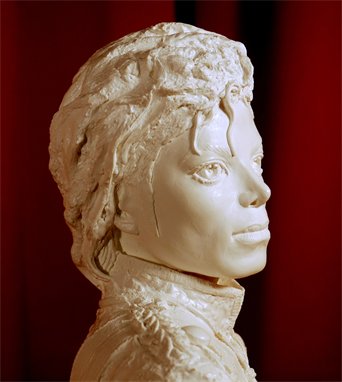 Un buste de Michael Jackson sculpté devant Notre-Dame à Paris (+UP p.2 "Buste bientôt exposé ") 0_0_0_11