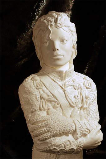 Un buste de Michael Jackson sculpté devant Notre-Dame à Paris (+UP p.2 "Buste bientôt exposé ") 0_0_0_12