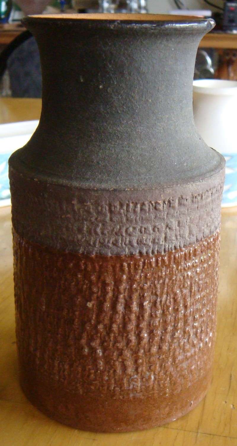 Another stunning Steenstra Brick & Pipe clay vase !! Dsc02410