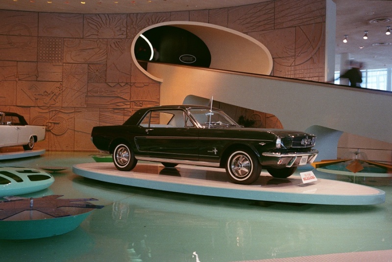 Mustang en montre au New-York World fair de 1964 1964_w10