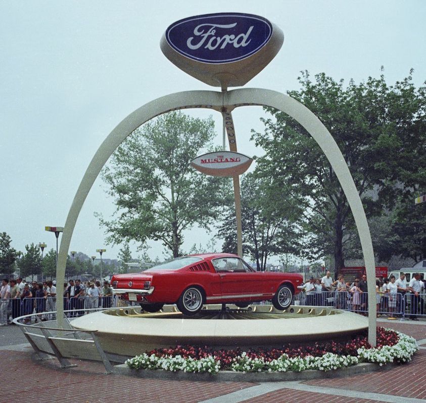 Mustang en montre au New-York World fair de 1964 27873411