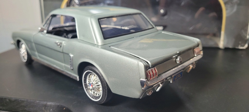 Diecast Mustang 1965 , 1:18 33751810