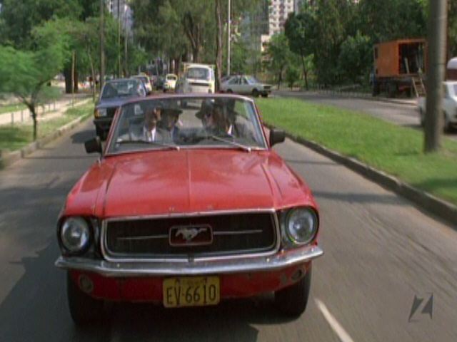Mustang 1967 dans le film "Attention les dégâts" H10
