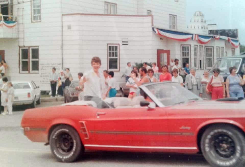 Vieille photo qui inclus des Mustang 65-73  - Page 4 Hi_sta10