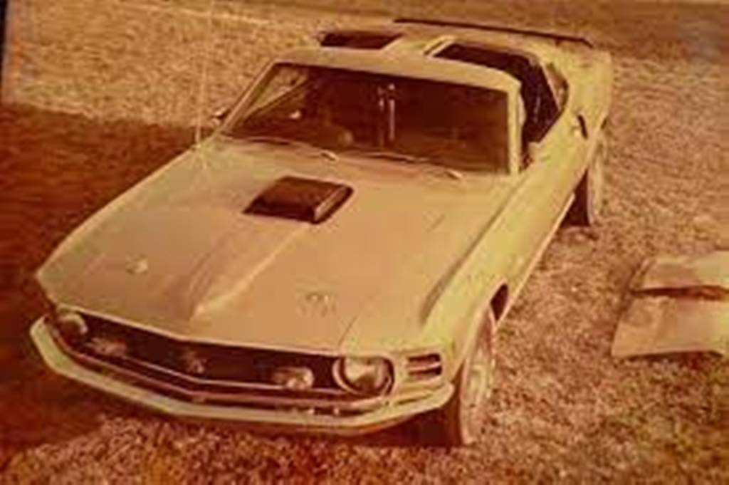 Vieille photo qui inclus des Mustang 65-73  - Page 9 Images12