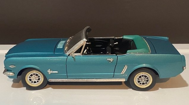 Diecast Mustang 1965 , 1:18 Marque11