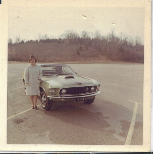 Vieille photo qui inclus des Mustang 65-73  - Page 9 Mom_s_10