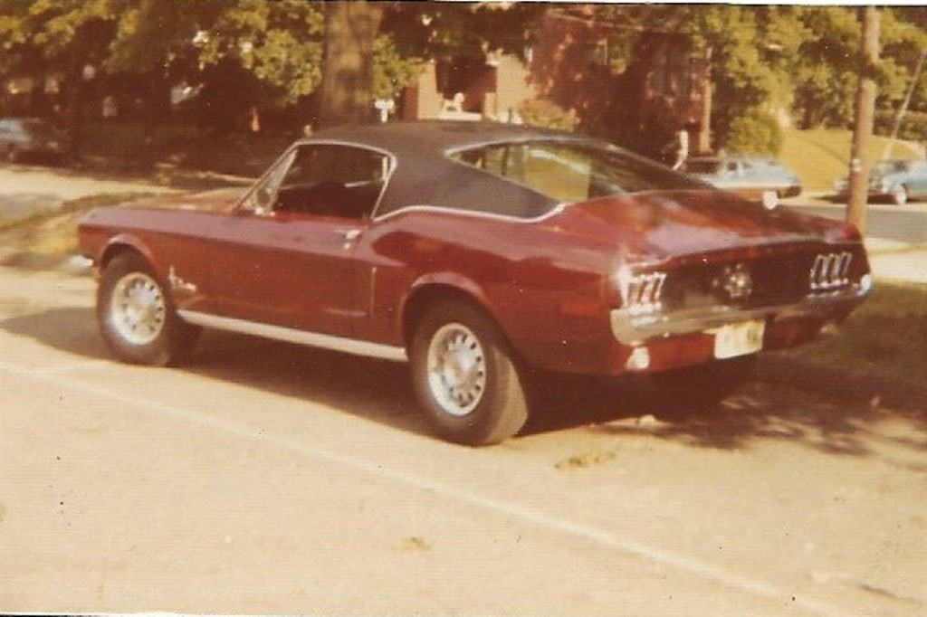 Vieille photo qui inclus des Mustang 65-73  - Page 9 Musta112