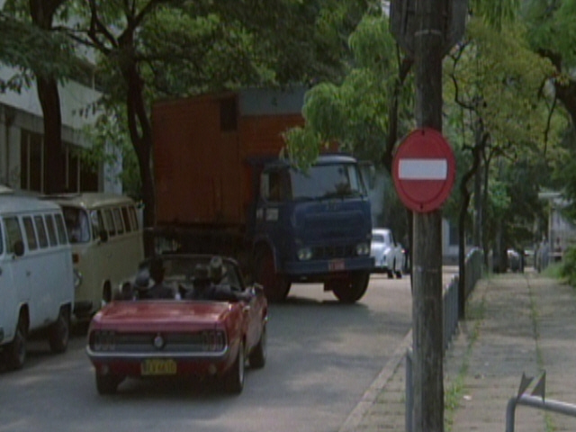 Mustang 1967 dans le film "Attention les dégâts" N10