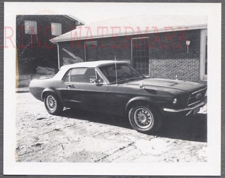 Photo d'époque avec des Mustang 1967 ou 1968 Polaro10