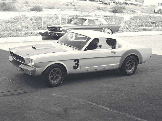 Vieille photo qui inclus des Mustang 65-73  - Page 11 Q6gntg10