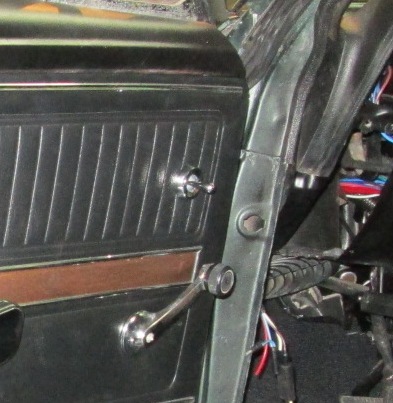 Comment installer les rétroviseurs extérieur pour Mustang 1967 et 1968 Rzotro12