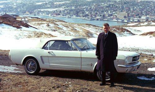 Stanley Tucker et la Mustang 5F08F100001 Stanle13