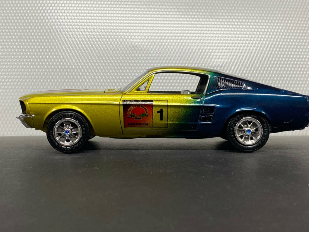 Modèle à coller de Mustang 1967 ou 1968 Stepha11