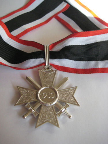 croix de fer ,médaille du mérite et ceinturon allemand a identifier Glaive10