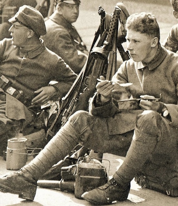 Le Pistolet-mitrailleur MP 18 / I de 1918 Brig_e11